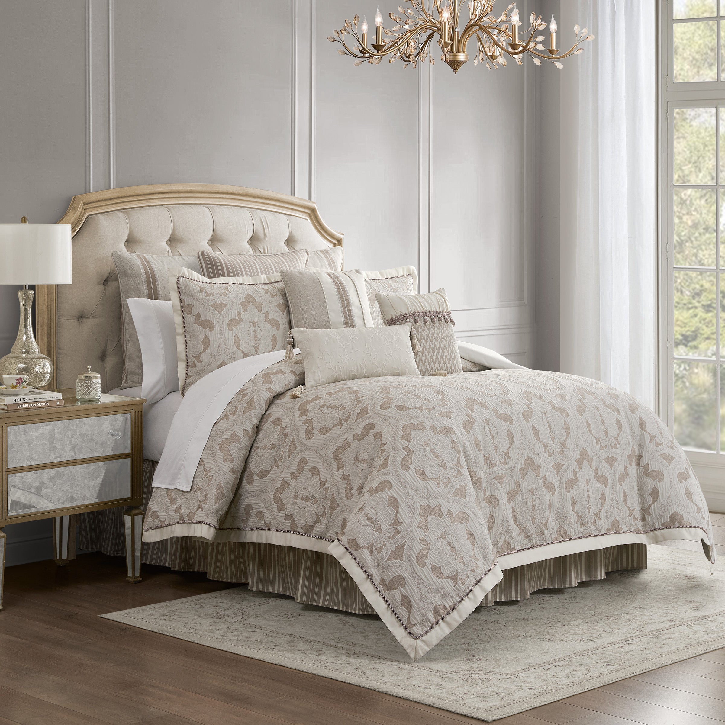 Arderra 4 Piece Ivory Comforter Set