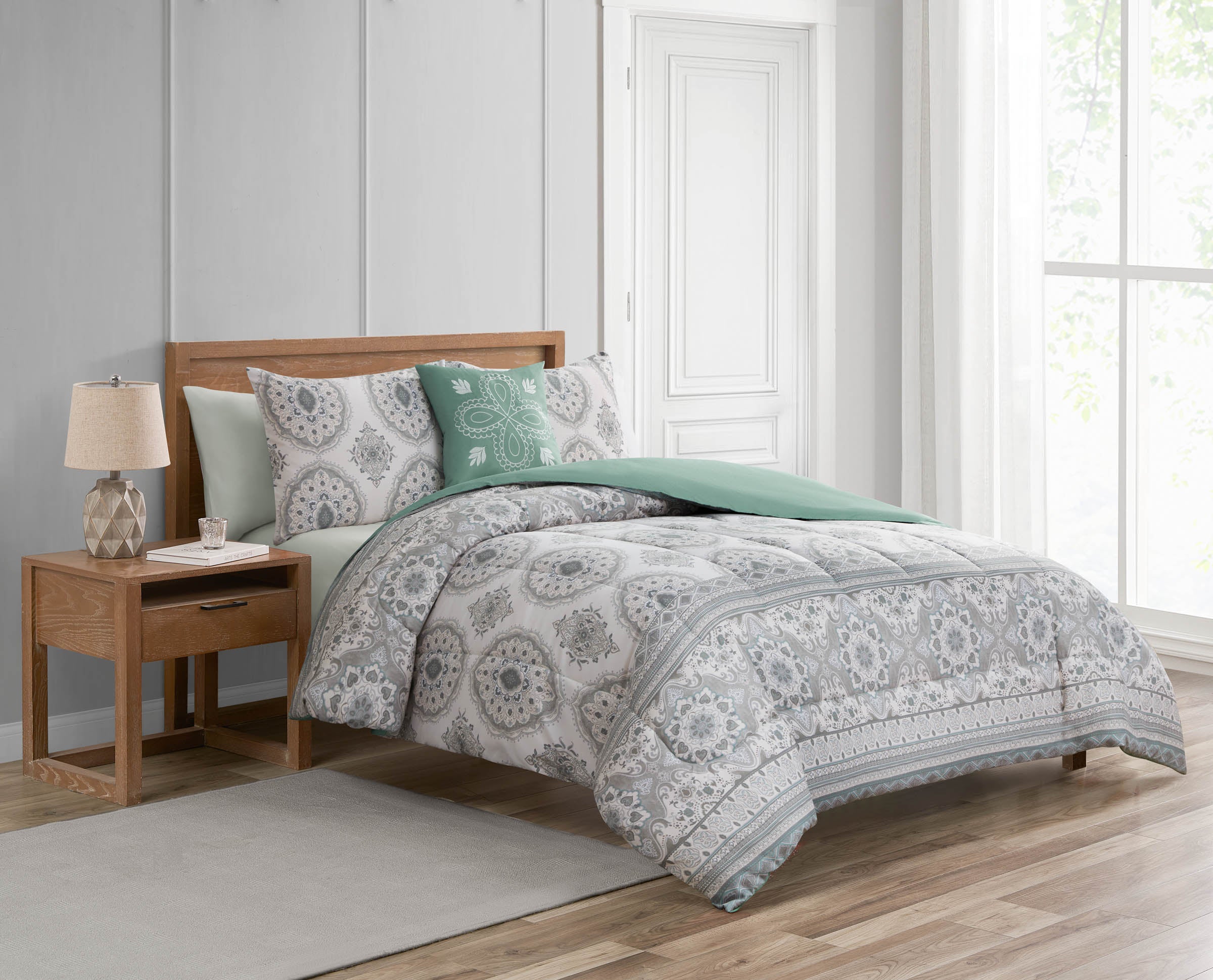 Bethal 4 Piece Comforter Set