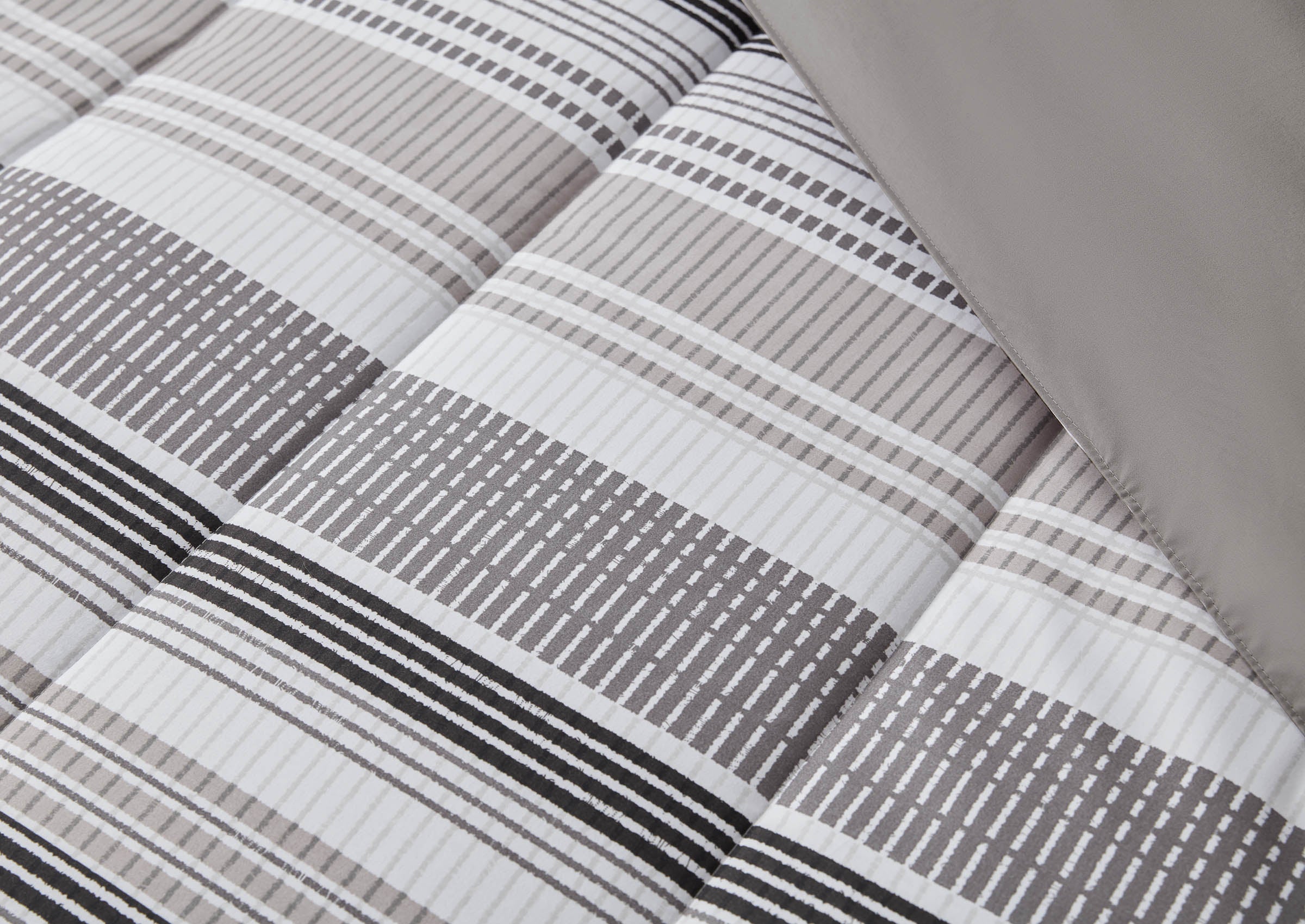 Delta 4 Piece Comforter Set