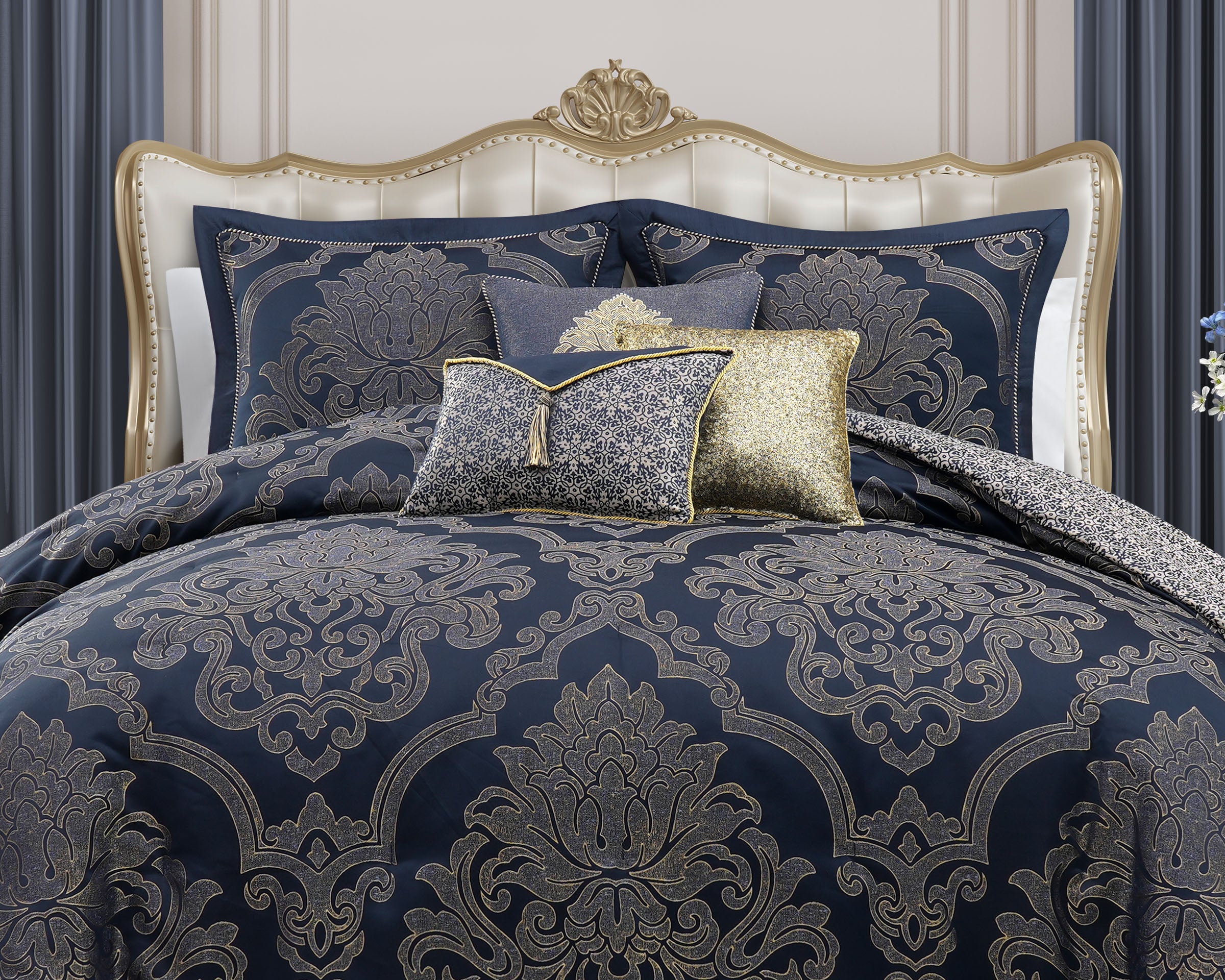 Vaughn 18" x 18" Decorative Pillow