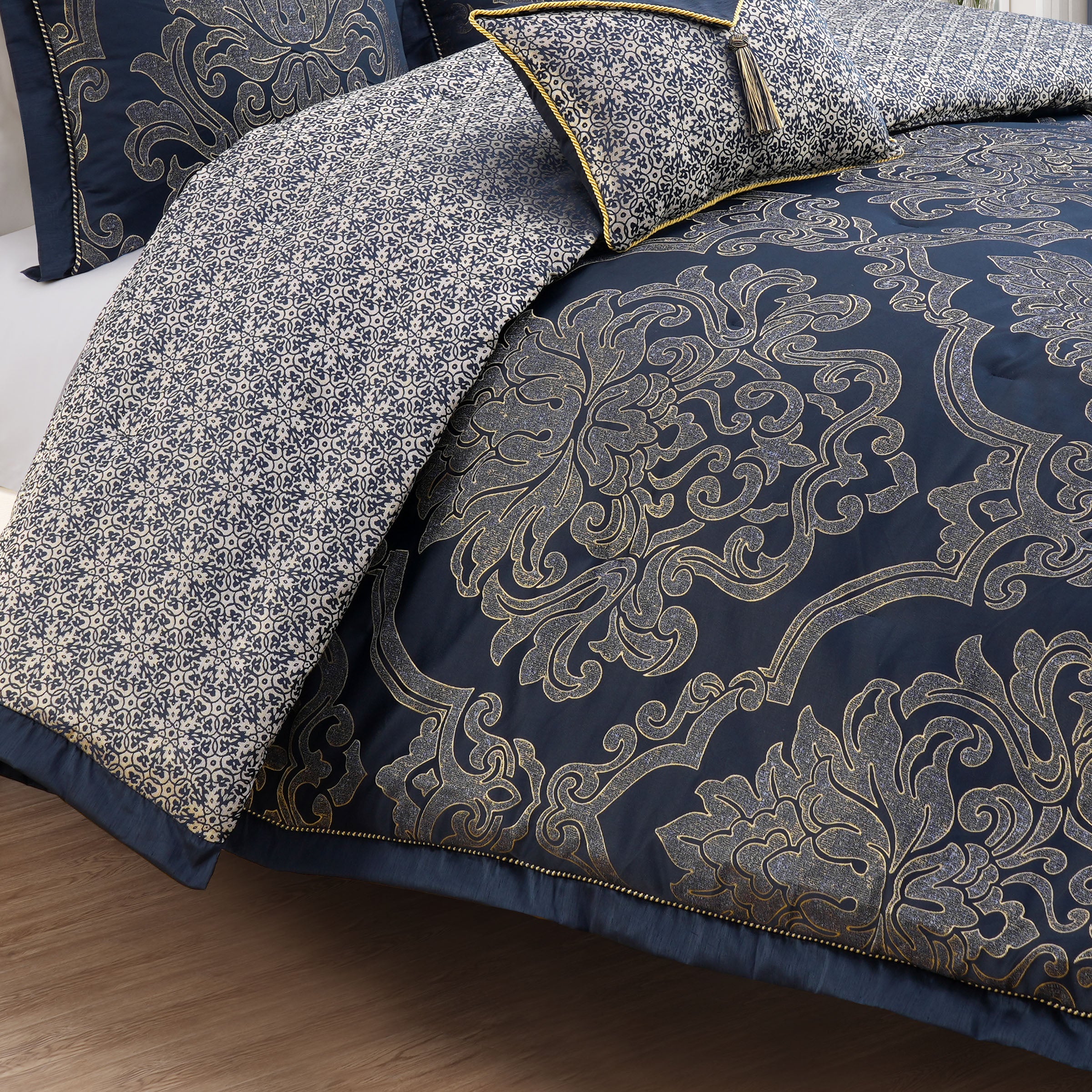 Vaughn 3pc Comforter Set