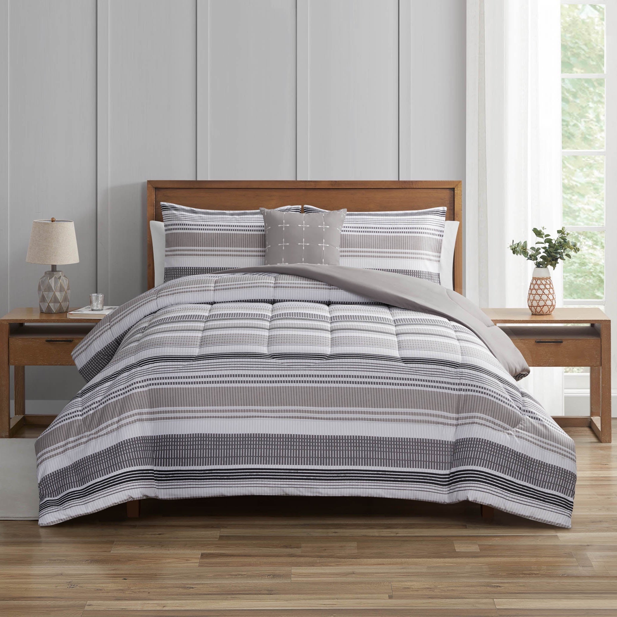 Delta 4pc Comforter Set