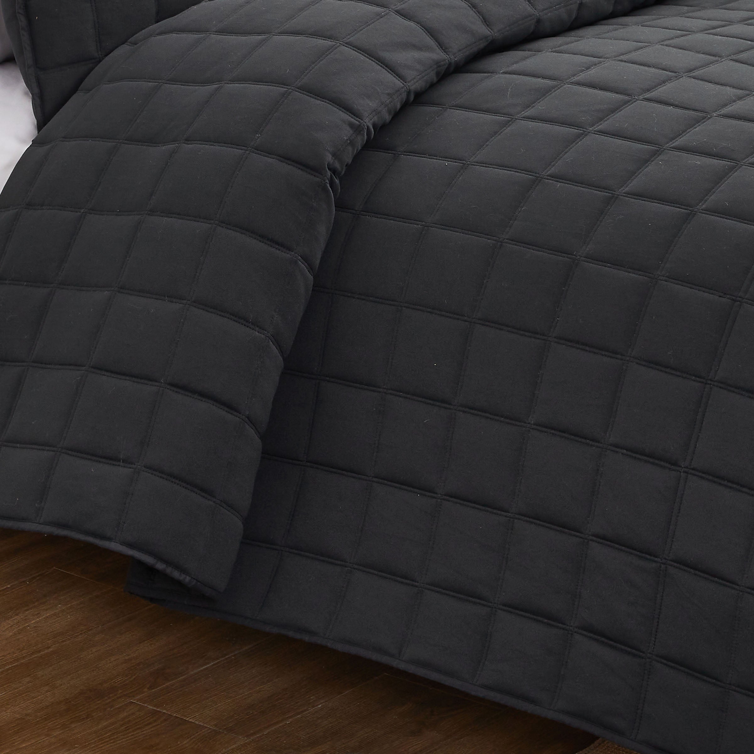 Clarice Jet Quilt Set