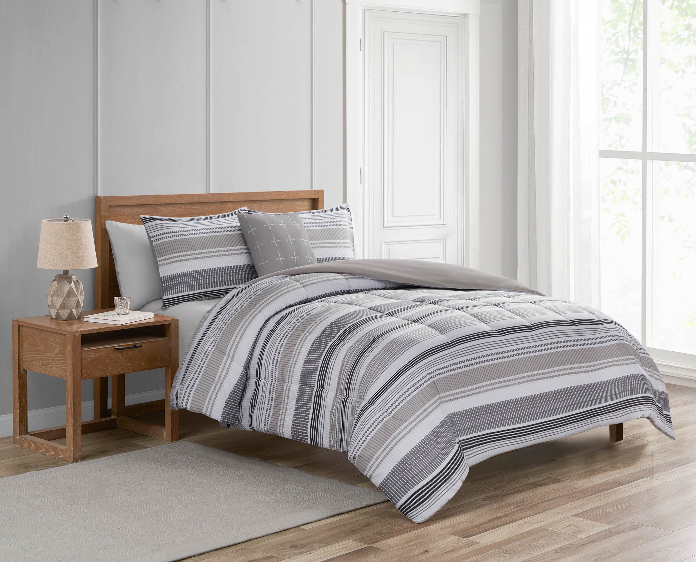 Delta 4 Piece Comforter Set