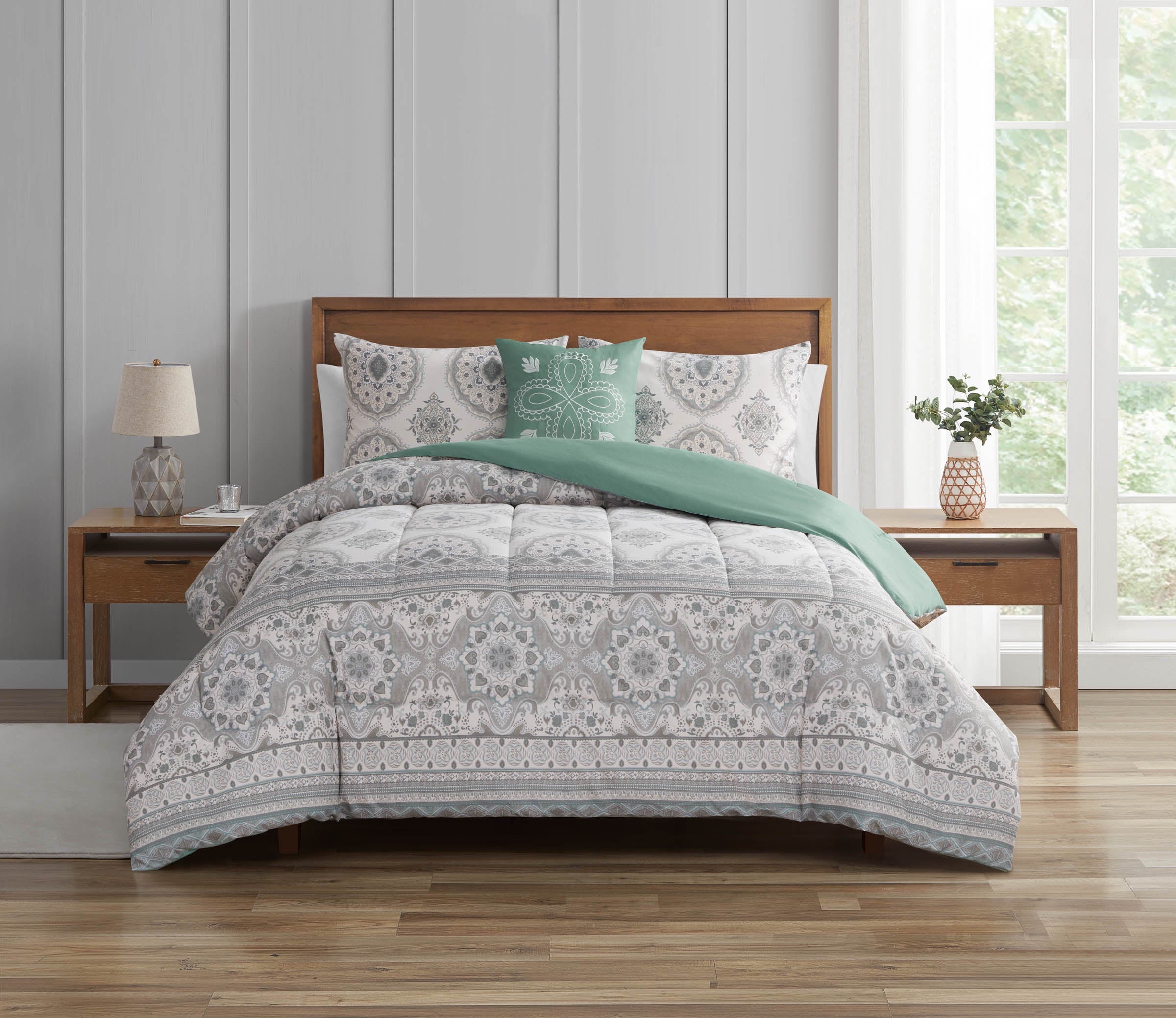 Bethal 4 Piece Comforter Set